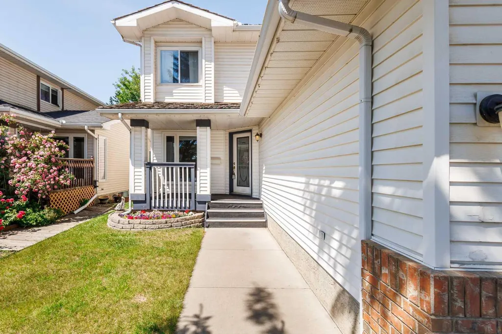 117 Douglasbank Way SE Calgary AB T2Z 1W4