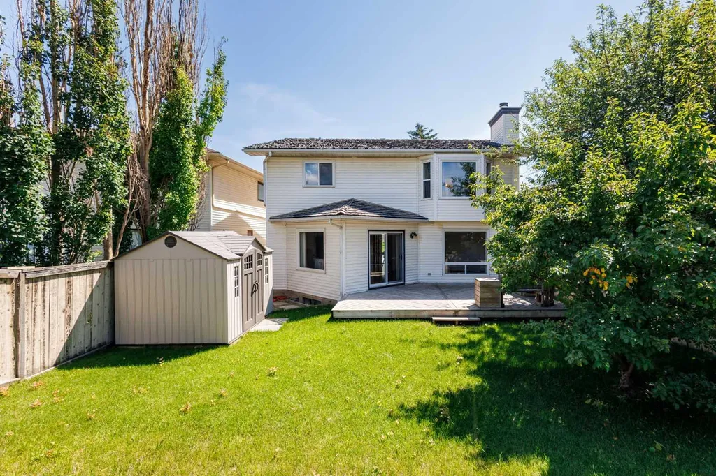 117 Douglasbank Way SE Calgary AB T2Z 1W4