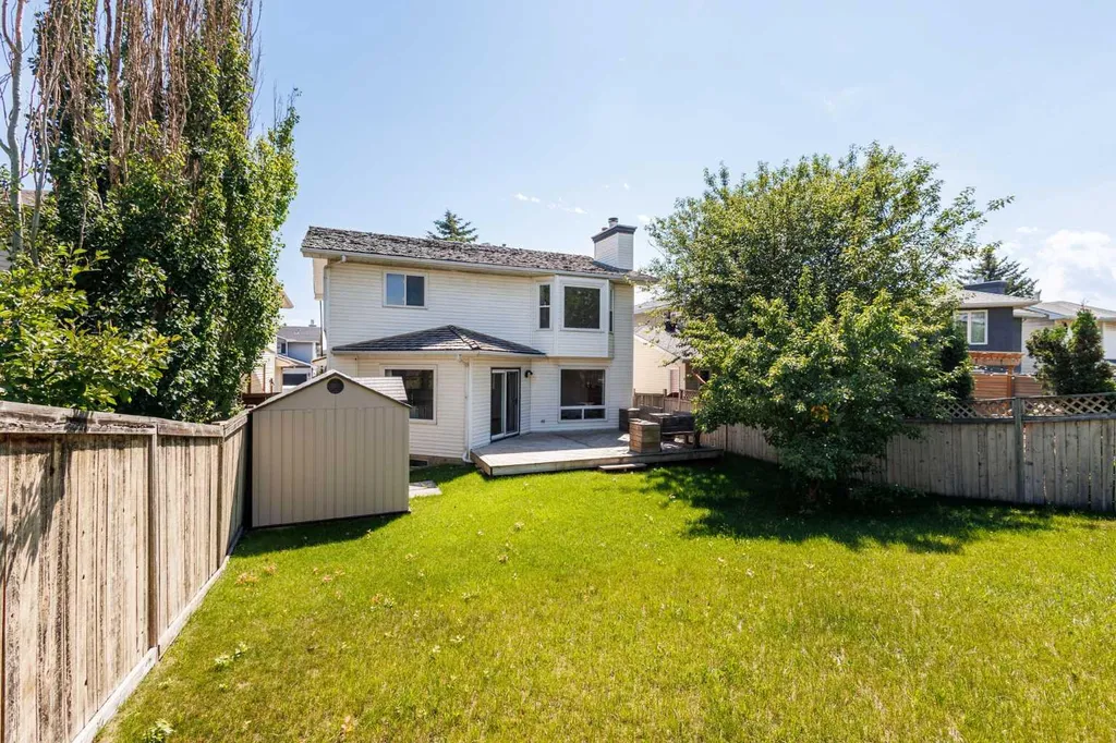 117 Douglasbank Way SE Calgary AB T2Z 1W4