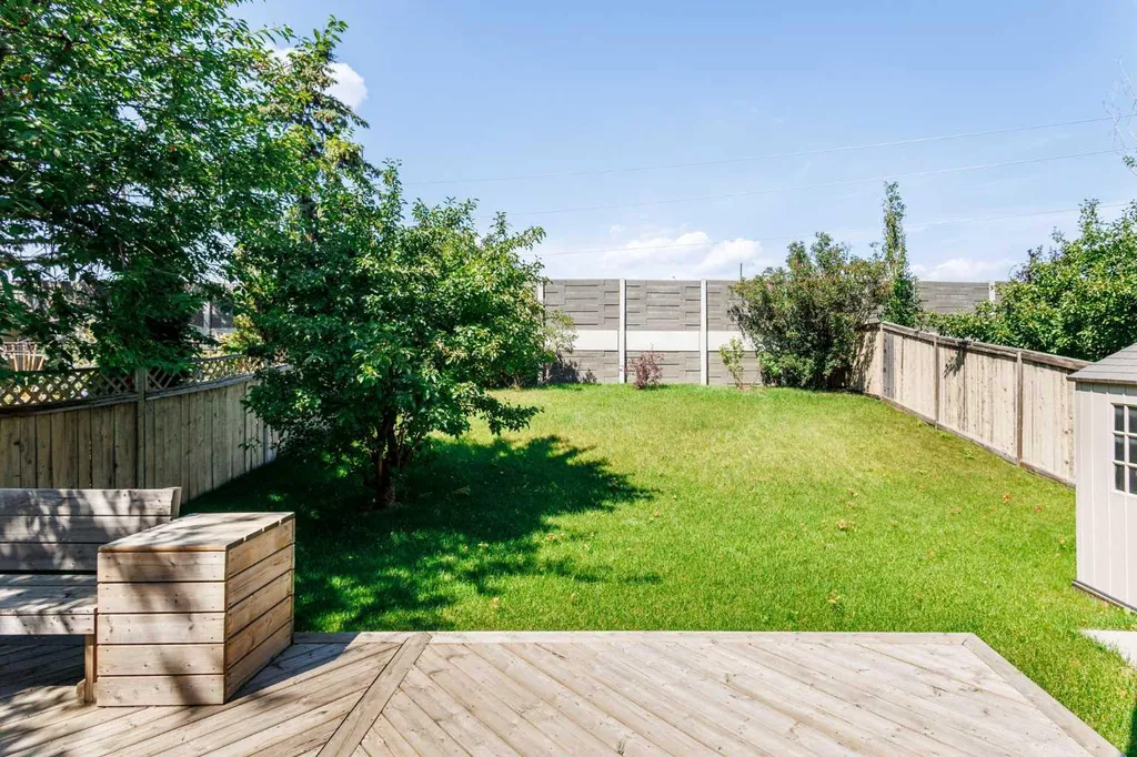 117 Douglasbank Way SE Calgary AB T2Z 1W4