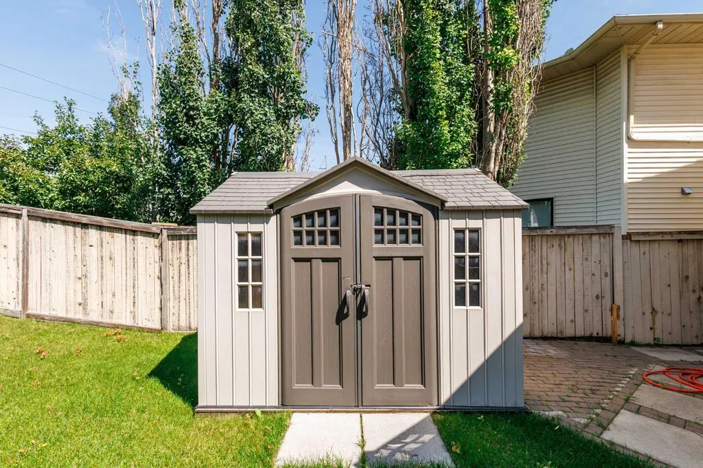 117 Douglasbank Way SE Calgary AB T2Z 1W4