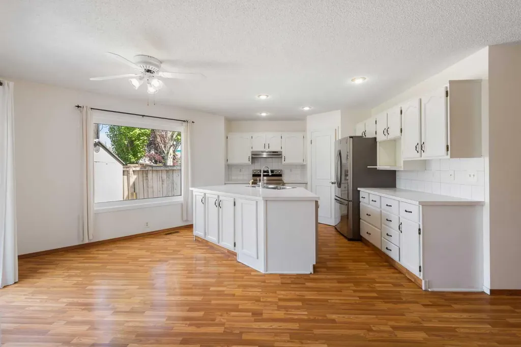 117 Douglasbank Way SE Calgary AB T2Z 1W4