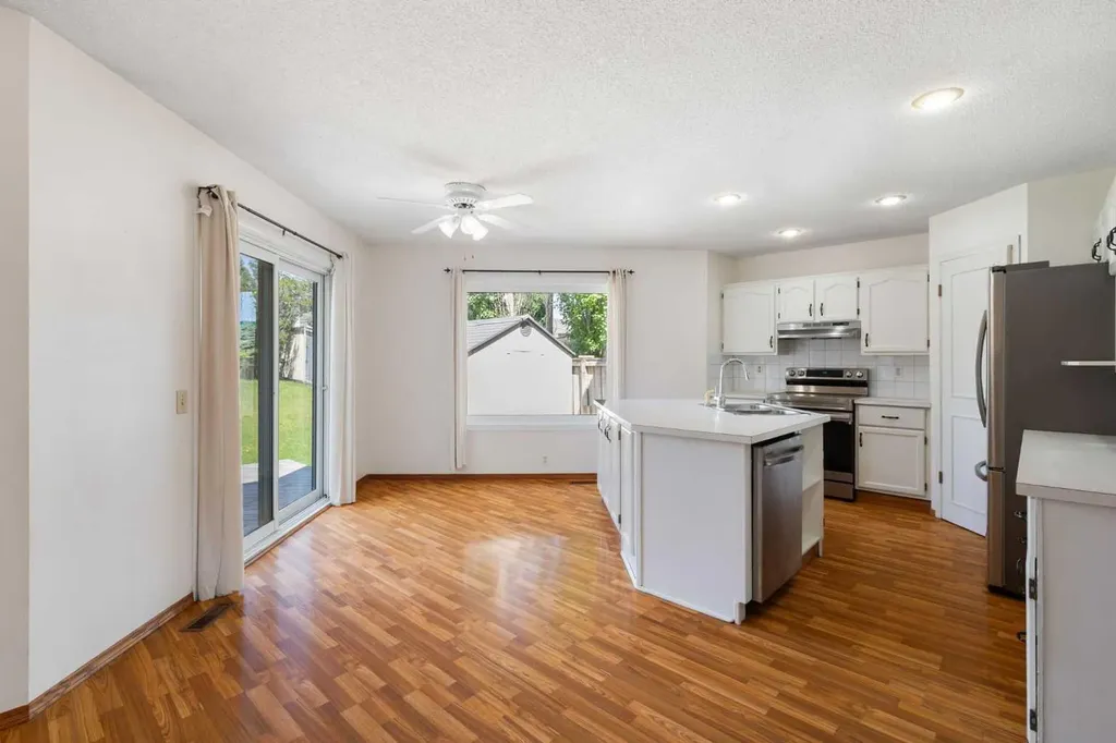 117 Douglasbank Way SE Calgary AB T2Z 1W4