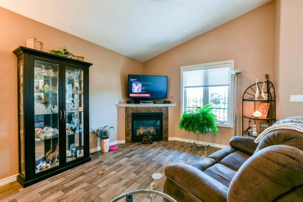 159 Chartwell Row SE Medicine Hat AB T1B 0E4