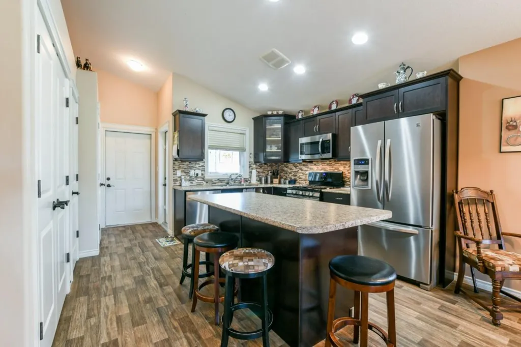 159 Chartwell Row SE Medicine Hat AB T1B 0E4