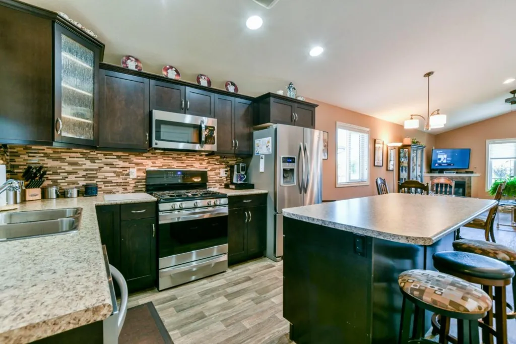 159 Chartwell Row SE Medicine Hat AB T1B 0E4