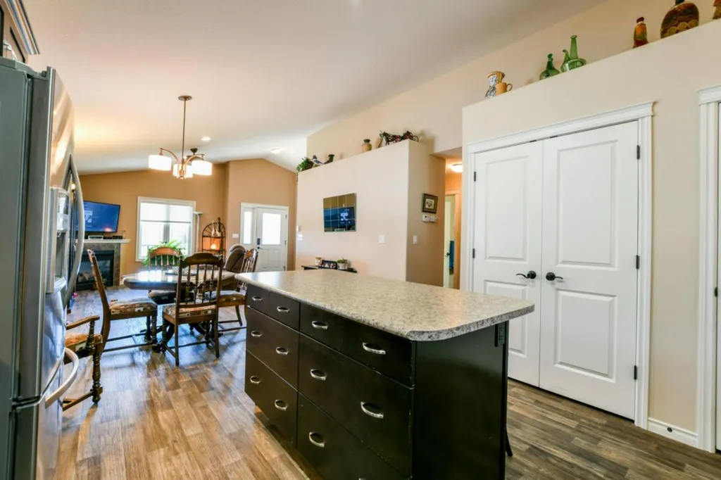 159 Chartwell Row SE Medicine Hat AB T1B 0E4