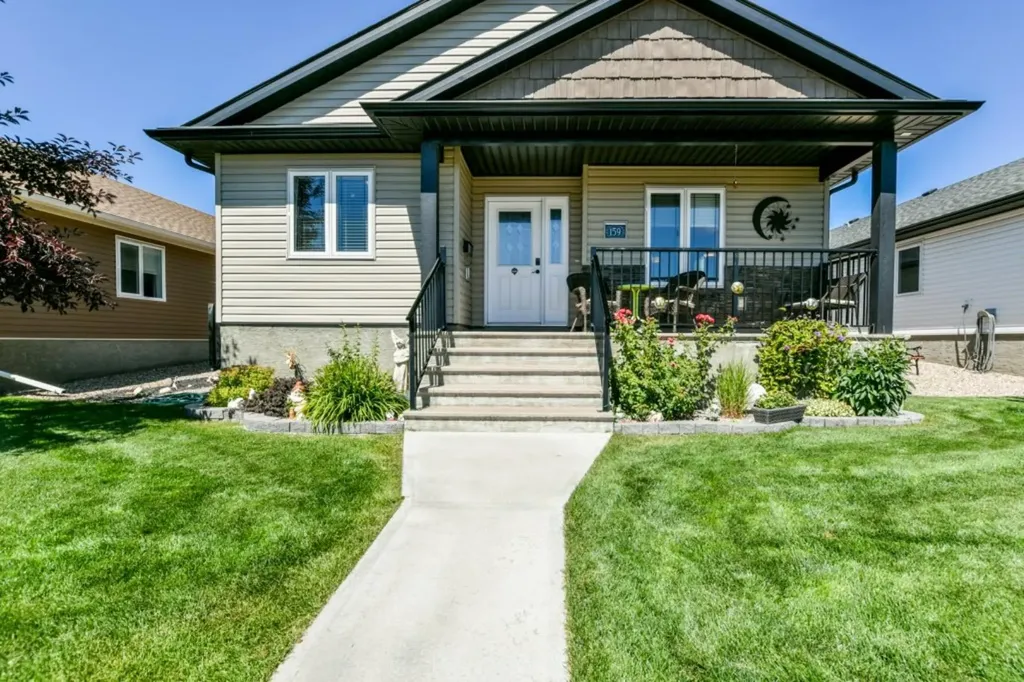 159 Chartwell Row SE Medicine Hat AB T1B 0E4