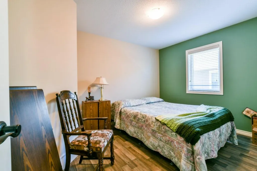 159 Chartwell Row SE Medicine Hat AB T1B 0E4