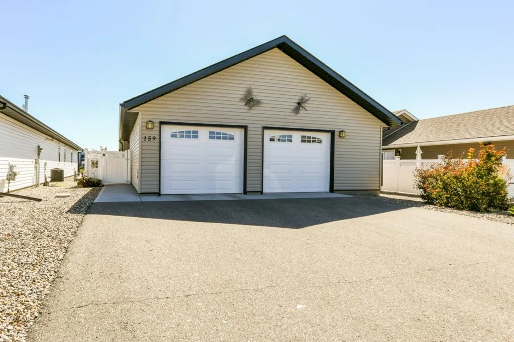 159 Chartwell Row SE Medicine Hat AB T1B 0E4