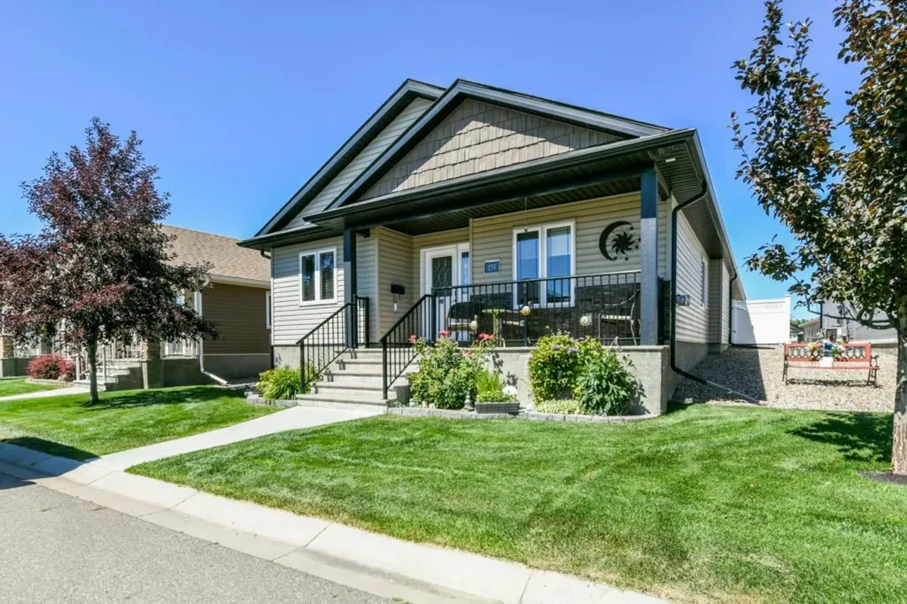 159 Chartwell Row SE Medicine Hat AB T1B 0E4