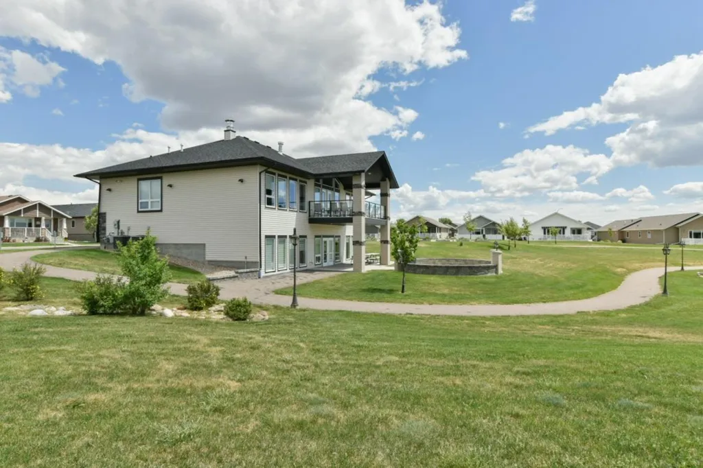 159 Chartwell Row SE Medicine Hat AB T1B 0E4