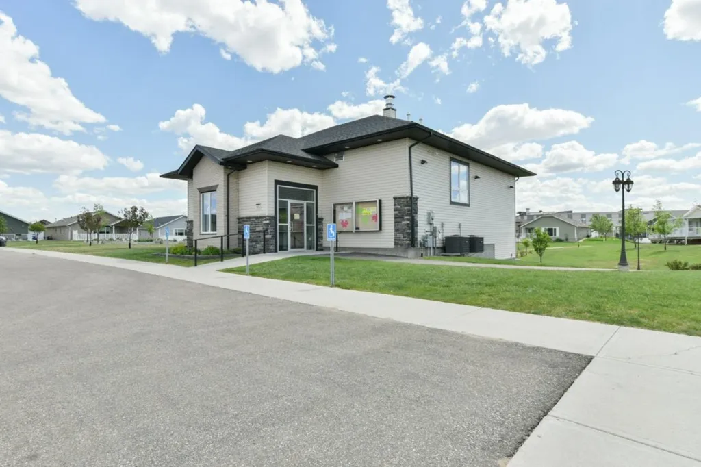 159 Chartwell Row SE Medicine Hat AB T1B 0E4