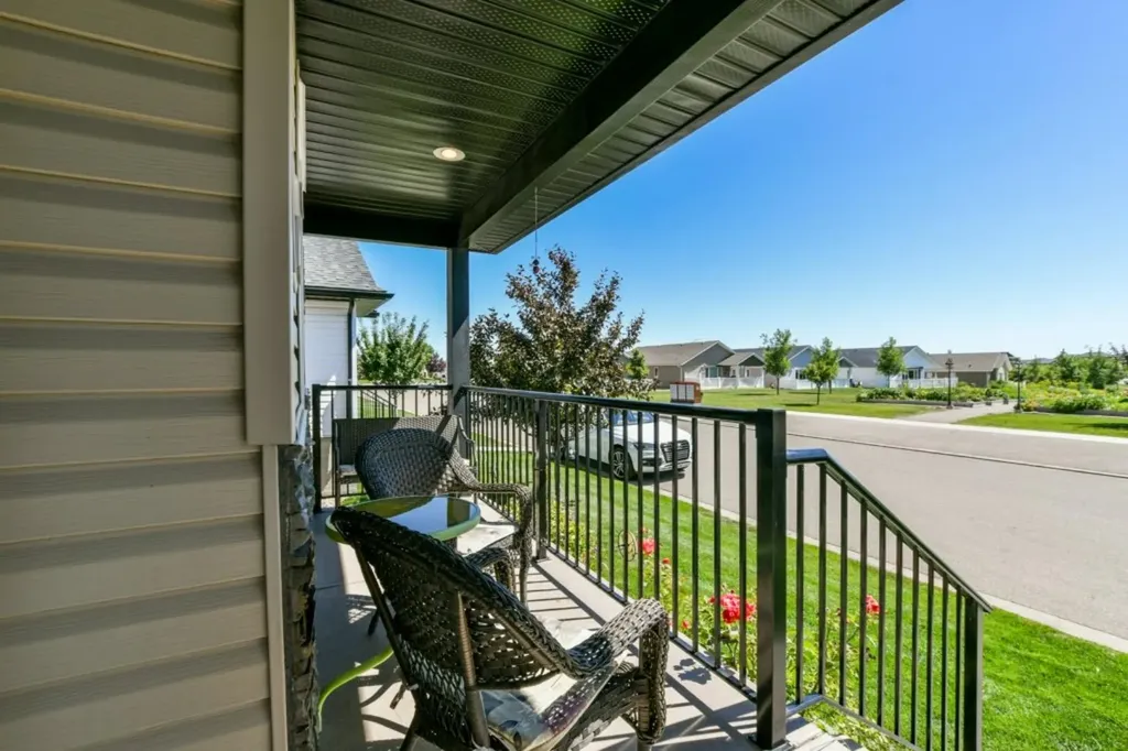 159 Chartwell Row SE Medicine Hat AB T1B 0E4