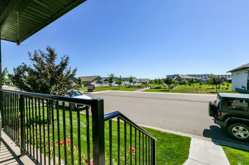 159 Chartwell Row SE Medicine Hat AB T1B 0E4