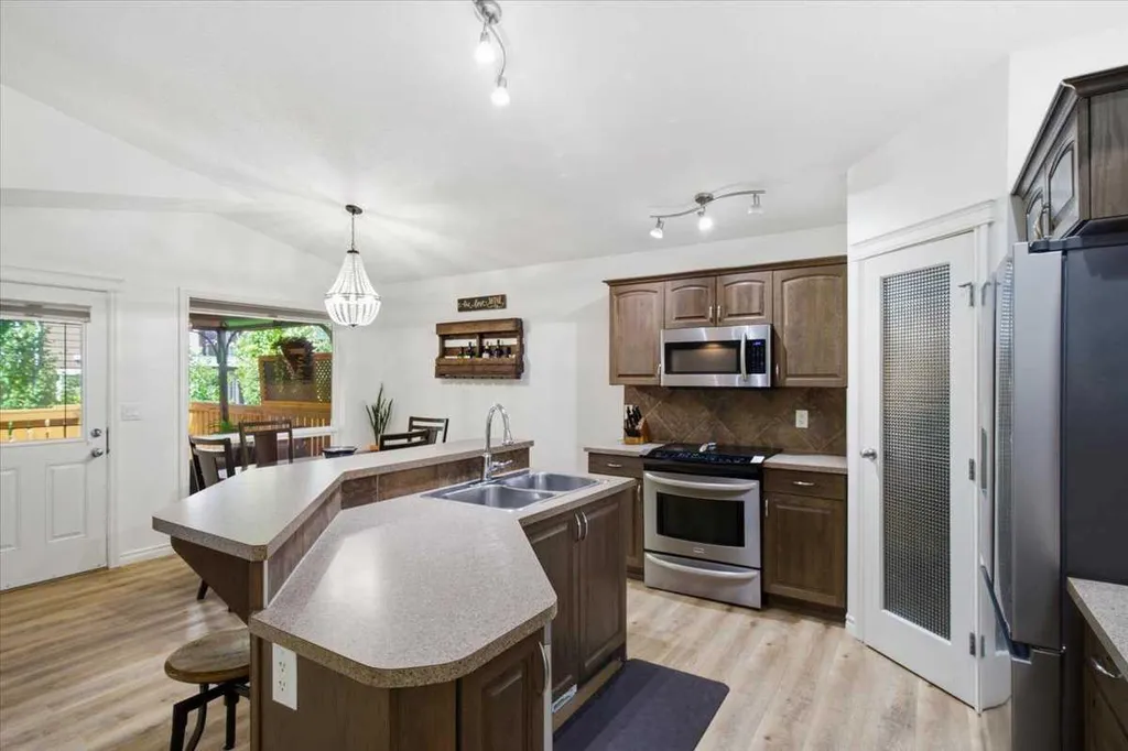 41 Pinnacle Road Grande Prairie AB T8W0A9