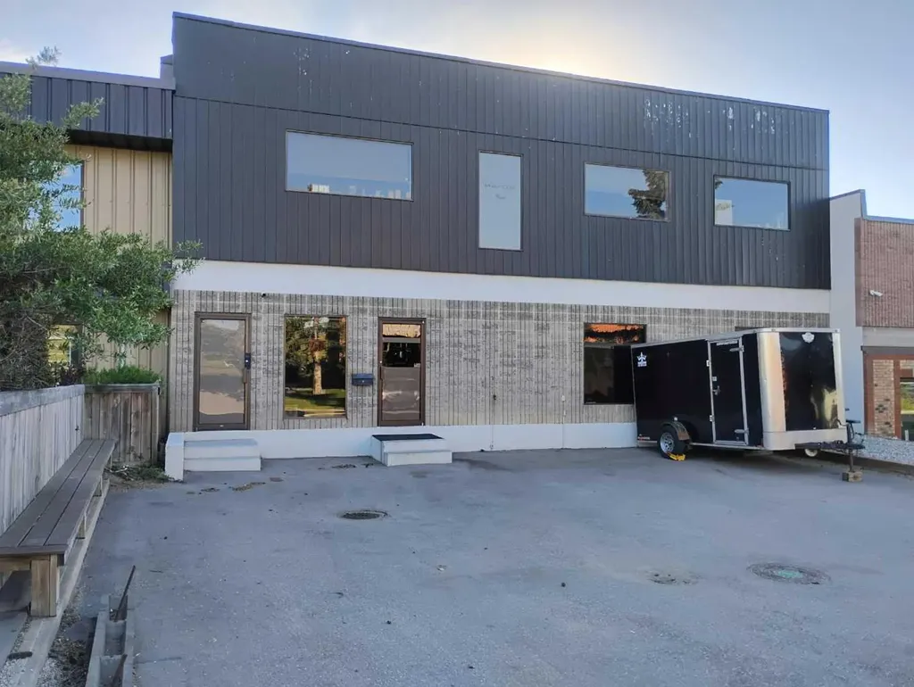 75 Skyline Crescent NE Calgary AB T2K 5X2
