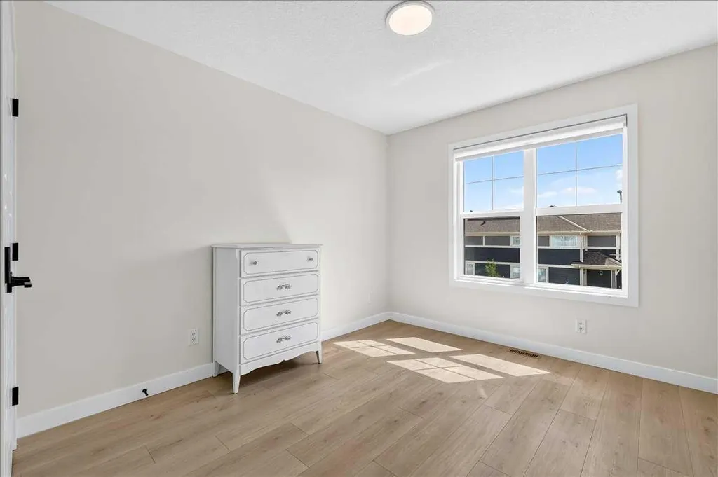 199 Magnolia Way SE Calgary AB T3M 3M7