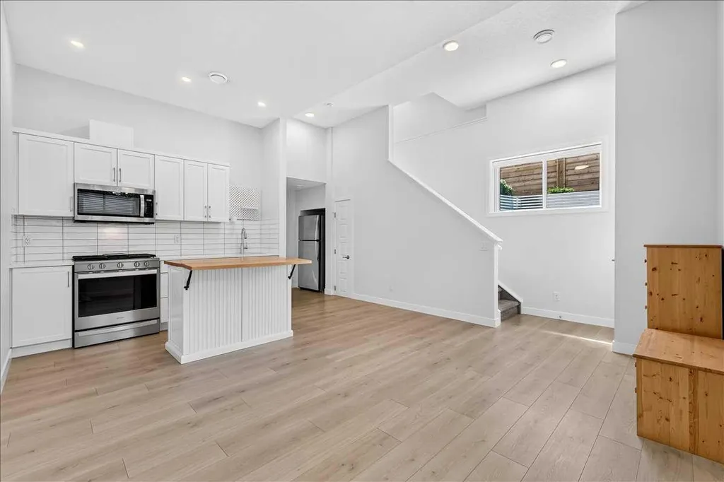 199 Magnolia Way SE Calgary AB T3M 3M7