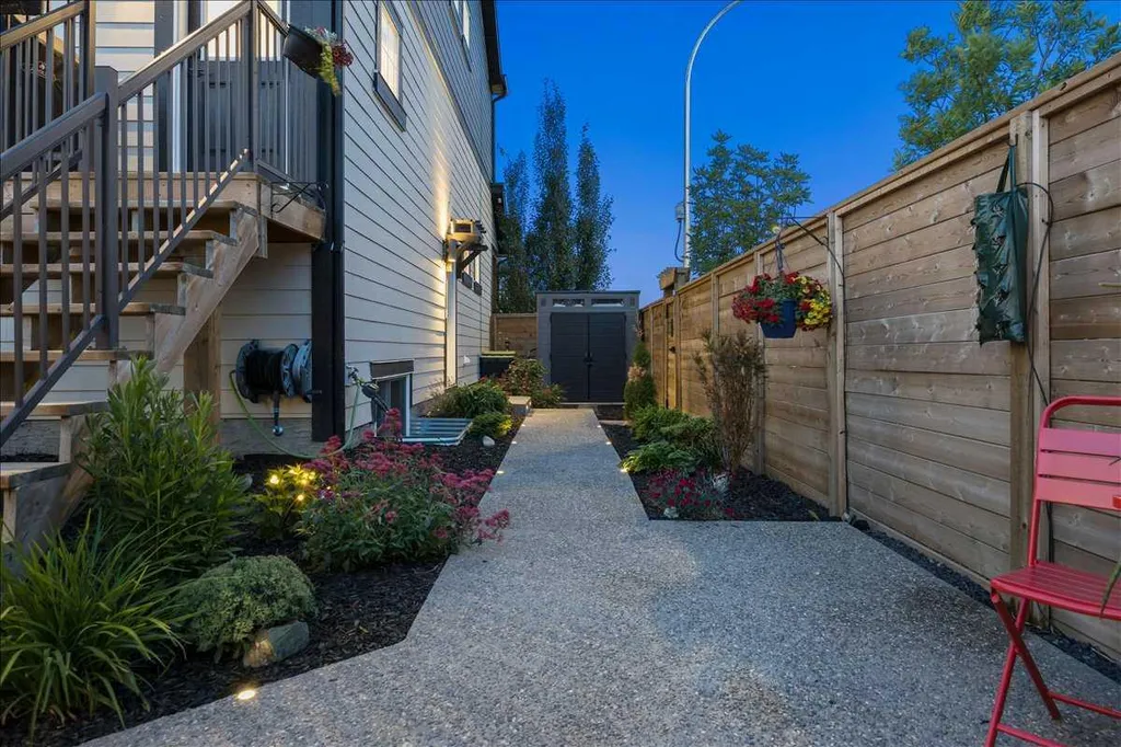 199 Magnolia Way SE Calgary AB T3M 3M7