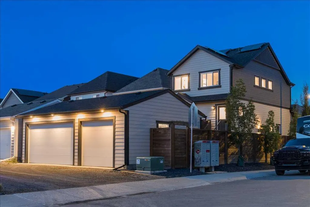 199 Magnolia Way SE Calgary AB T3M 3M7