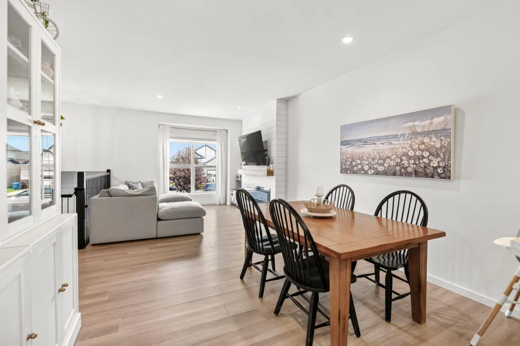 17 Alderwood Close Blackfalds AB T4M0L9