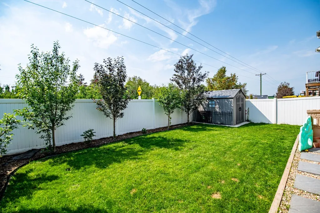 17 Alderwood Close Blackfalds AB T4M0L9