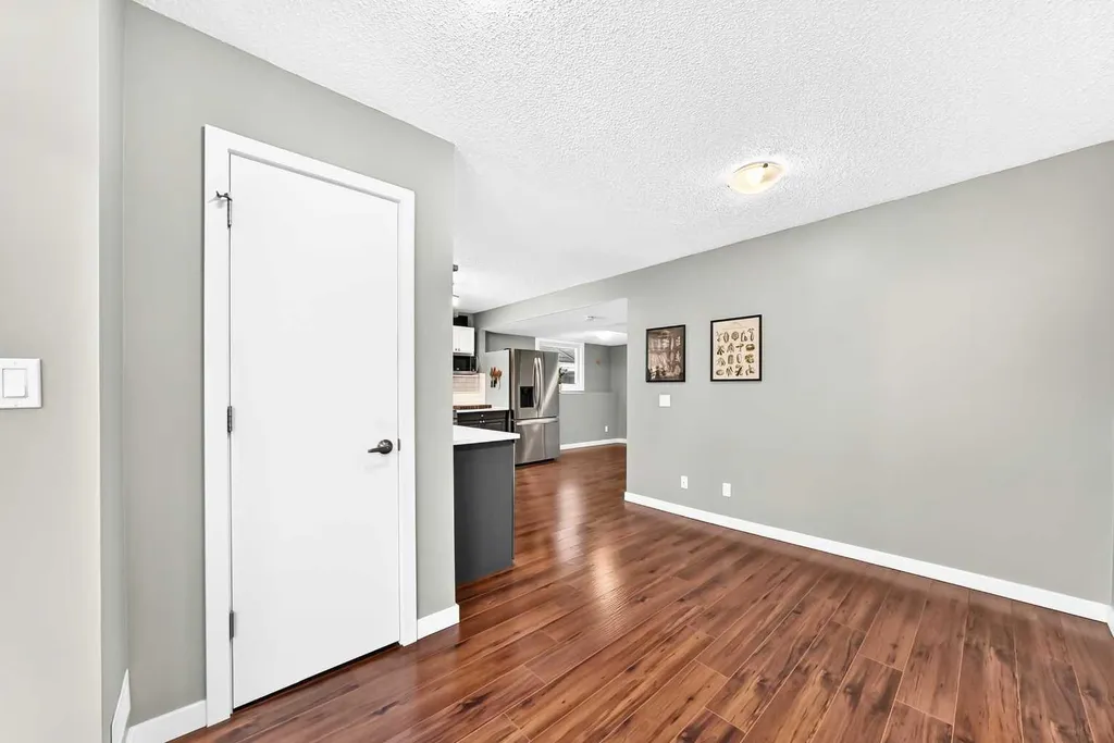 8004 Ranchview Drive NW Calgary AB T3G1T1