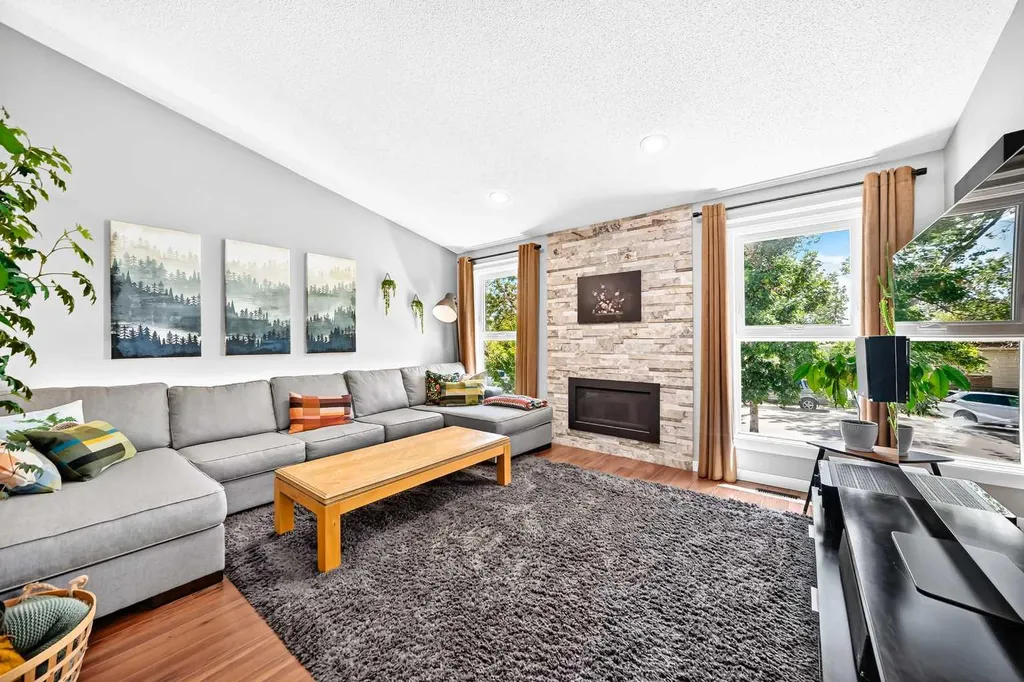 8004 Ranchview Drive NW Calgary AB T3G1T1