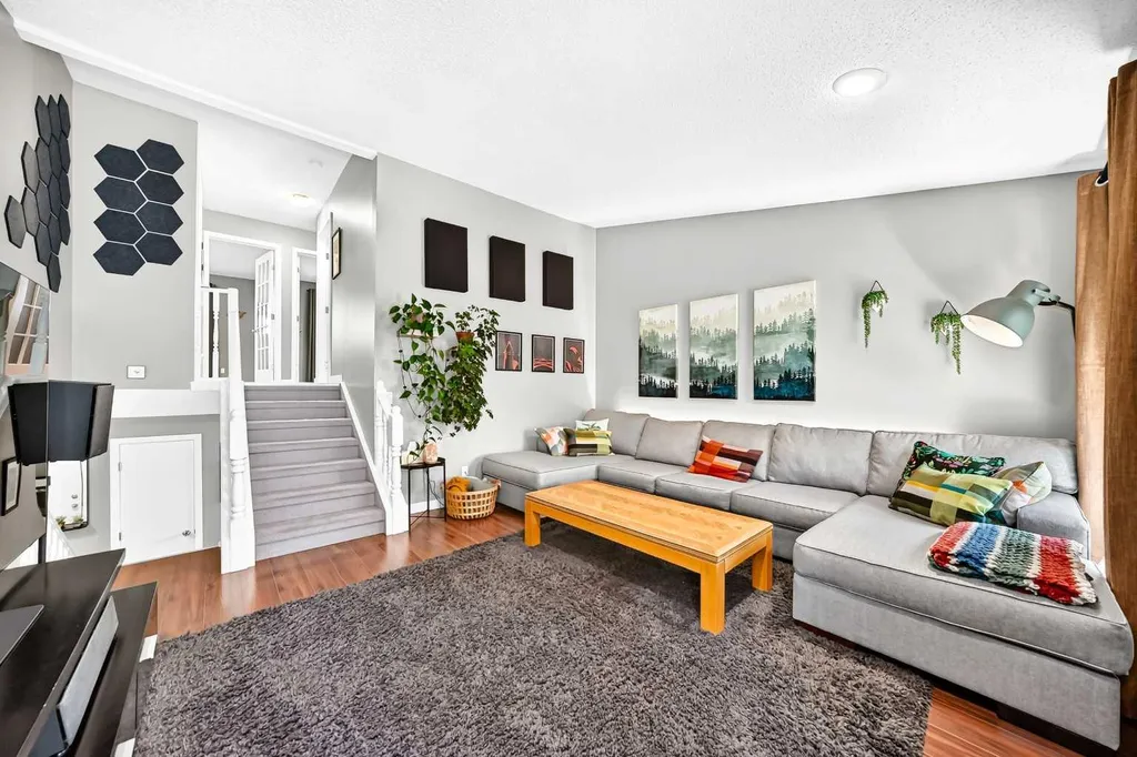 8004 Ranchview Drive NW Calgary AB T3G1T1