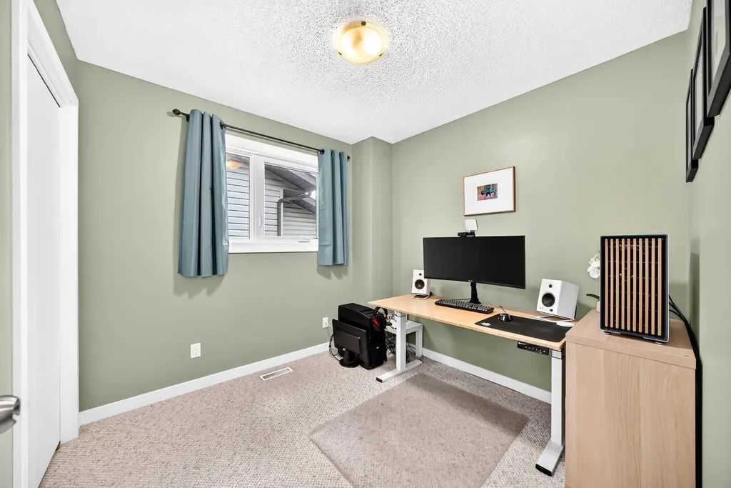 8004 Ranchview Drive NW Calgary AB T3G1T1