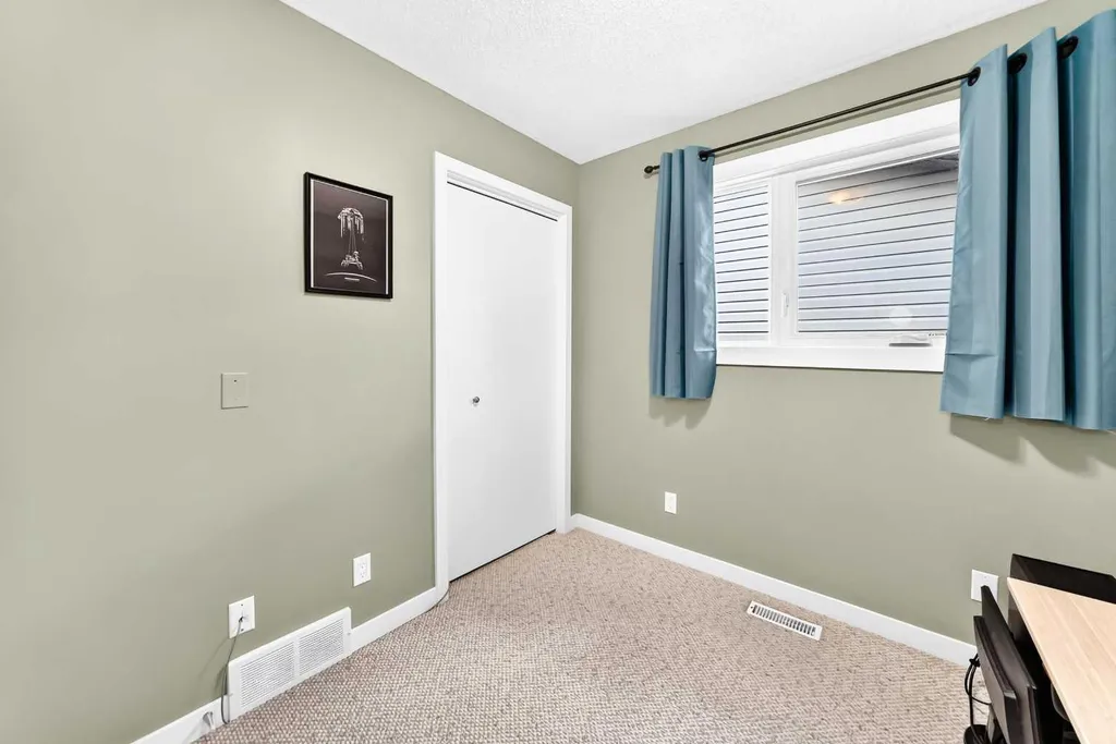 8004 Ranchview Drive NW Calgary AB T3G1T1
