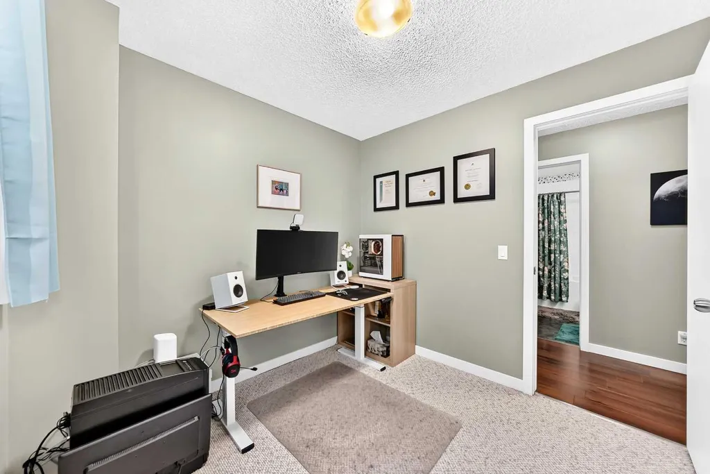 8004 Ranchview Drive NW Calgary AB T3G1T1