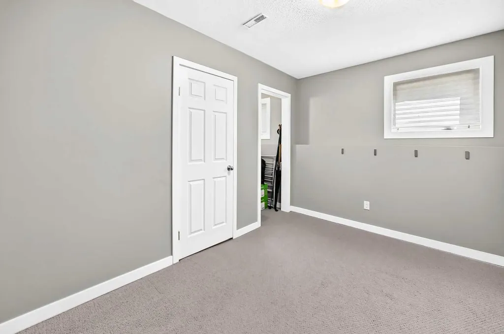 8004 Ranchview Drive NW Calgary AB T3G1T1