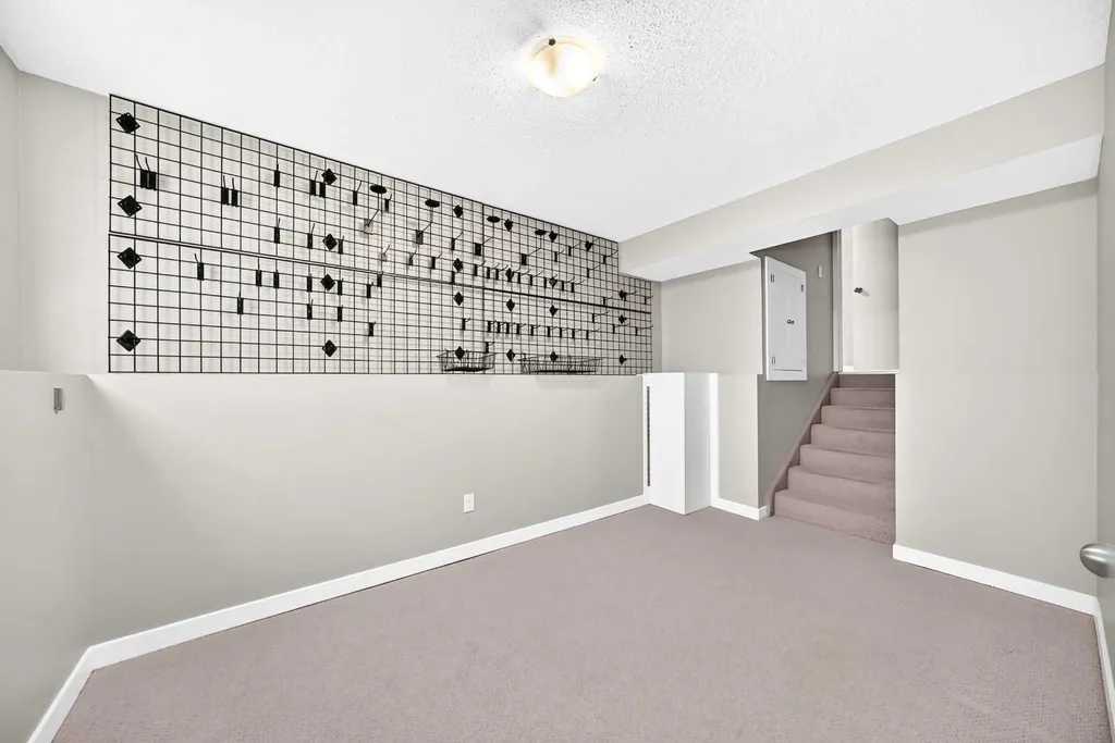 8004 Ranchview Drive NW Calgary AB T3G1T1