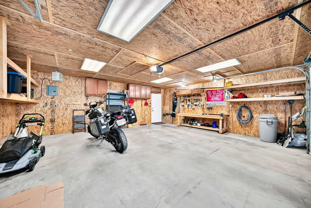 8004 Ranchview Drive NW Calgary AB T3G1T1