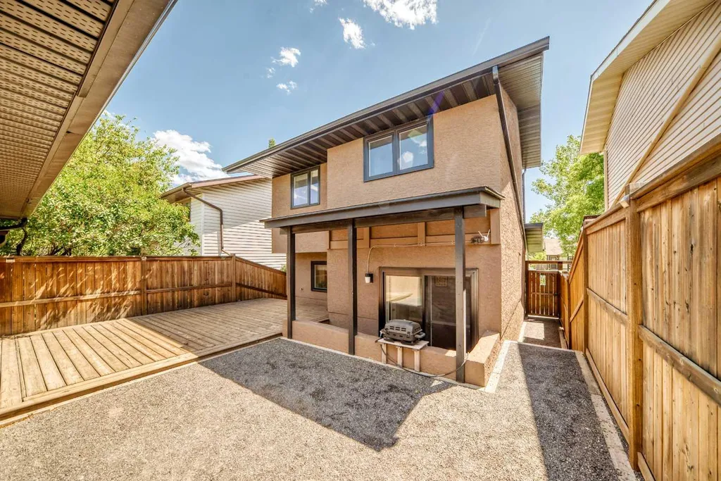 8004 Ranchview Drive NW Calgary AB T3G1T1