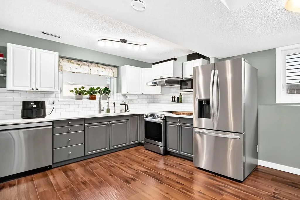 8004 Ranchview Drive NW Calgary AB T3G1T1