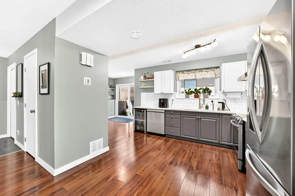 8004 Ranchview Drive NW Calgary AB T3G1T1