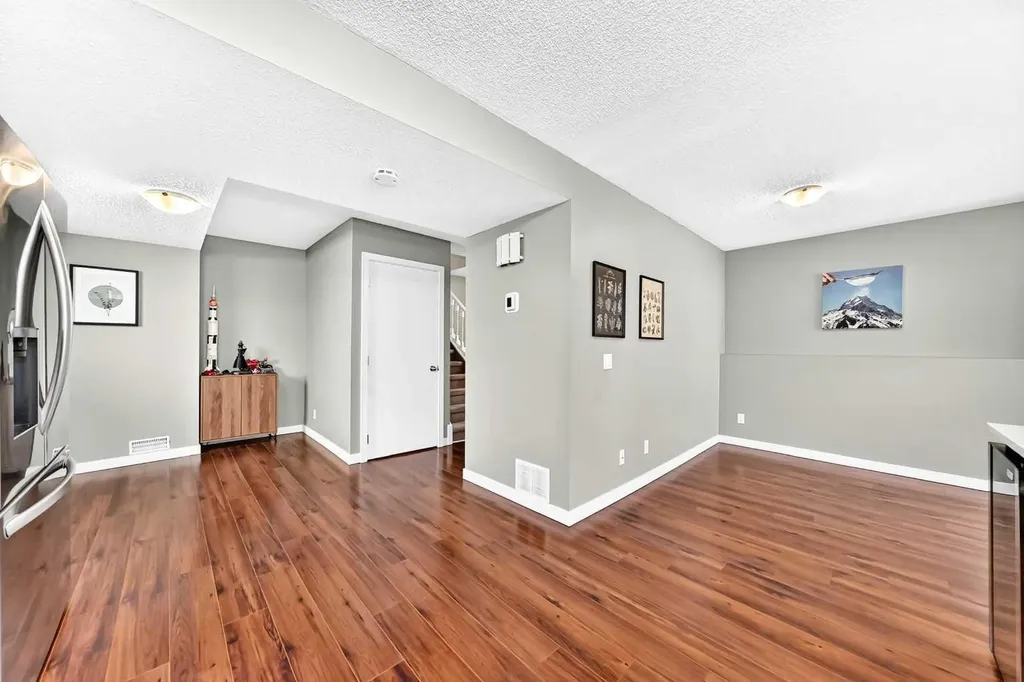 8004 Ranchview Drive NW Calgary AB T3G1T1