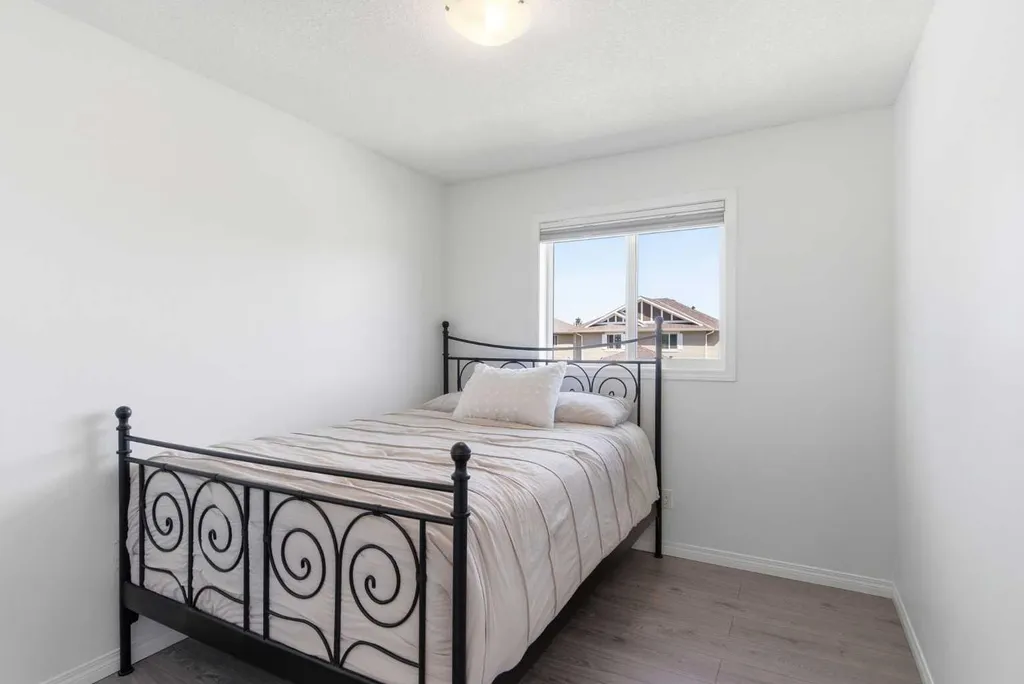 317 Sandford Place NW Langdon AB T0J 1X2