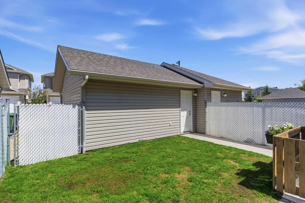 317 Sandford Place NW Langdon AB T0J 1X2