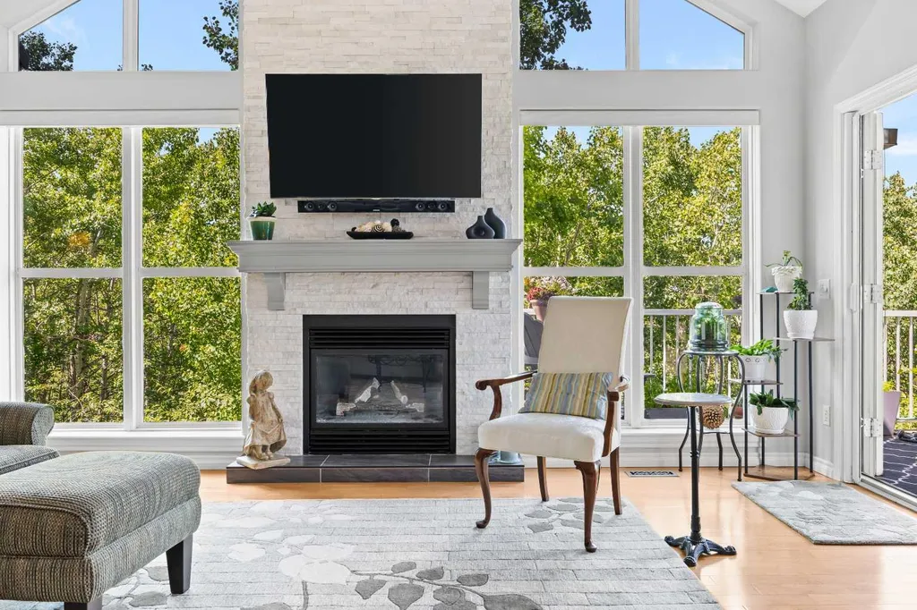 706 Patterson View SW Calgary AB T3H 3J9