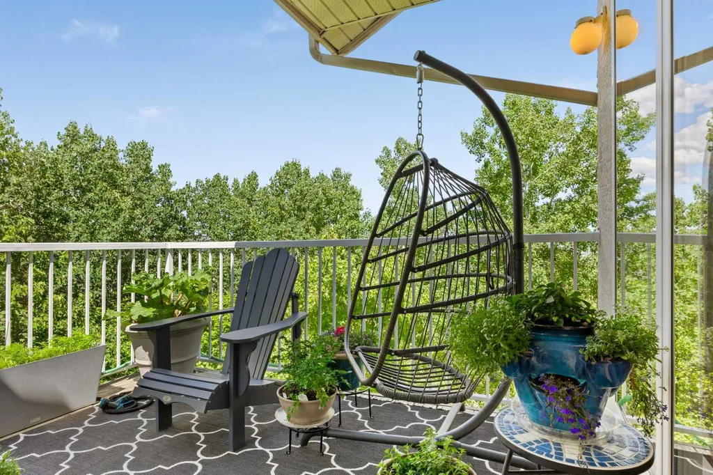 706 Patterson View SW Calgary AB T3H 3J9