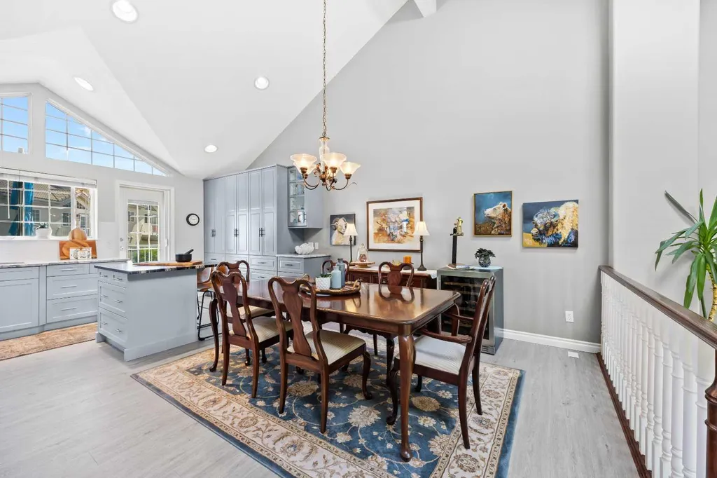 706 Patterson View SW Calgary AB T3H 3J9