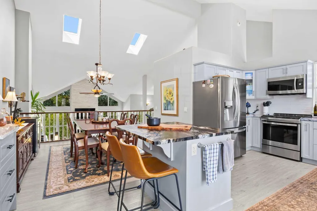 706 Patterson View SW Calgary AB T3H 3J9