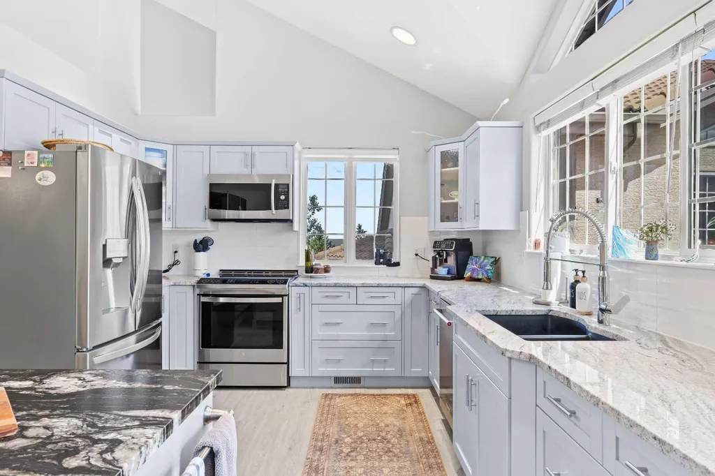 706 Patterson View SW Calgary AB T3H 3J9