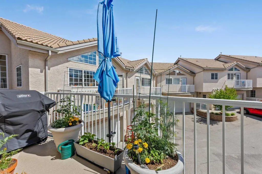 706 Patterson View SW Calgary AB T3H 3J9