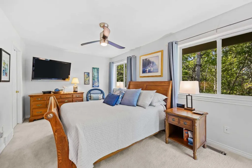 706 Patterson View SW Calgary AB T3H 3J9