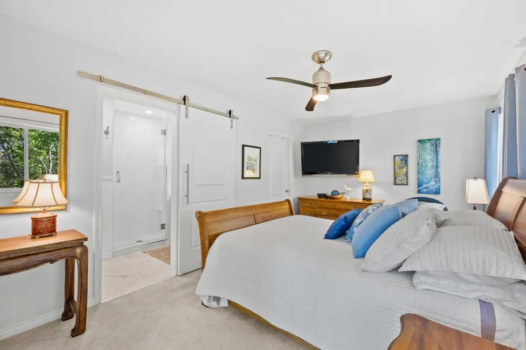 706 Patterson View SW Calgary AB T3H 3J9